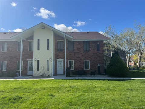 Homes For Sale - 18 Navajo Court #18<br/> Suffolk County, Coram, NY 11727