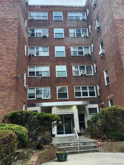 Homes For Sale - 1234 Midland Avenue #3E<br/> Bronxville, NY 10708