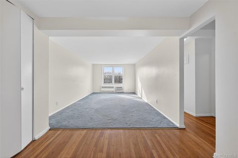 Photo of 66-10 Thornton Place #4C, Rego Park, NY 11374 (MLS # 958847)