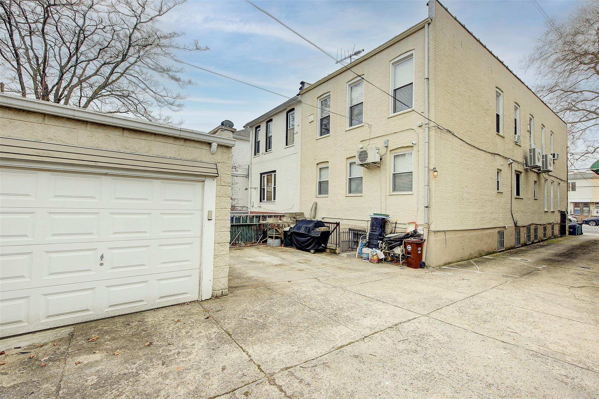 1945 W 6th Street