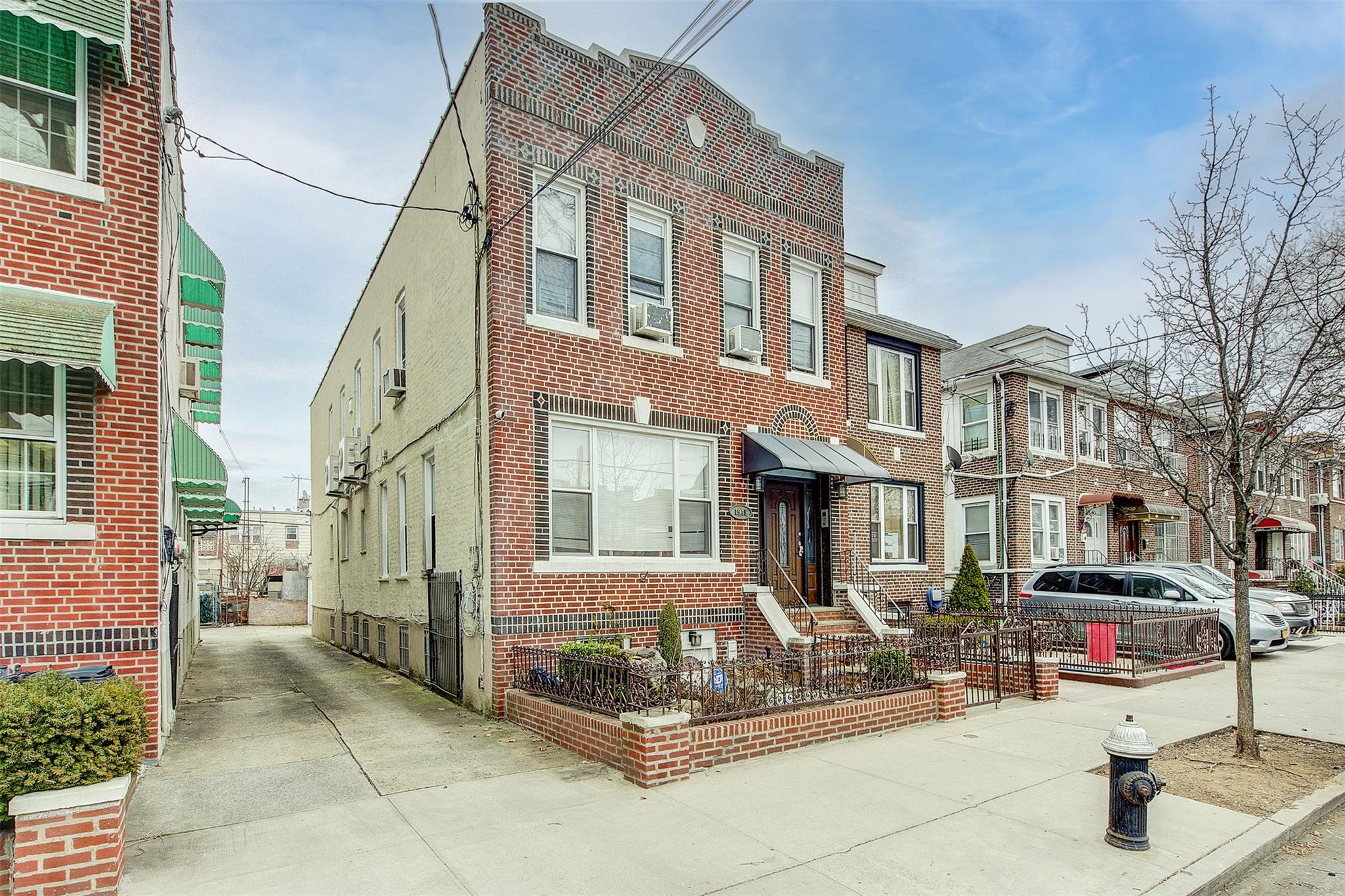 1945 W 6th Street