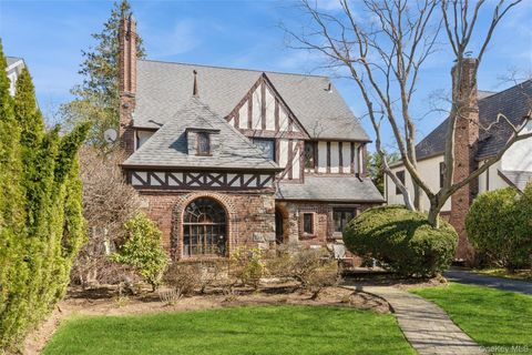 63 Marlborough Court Rockville Centre NY 11570