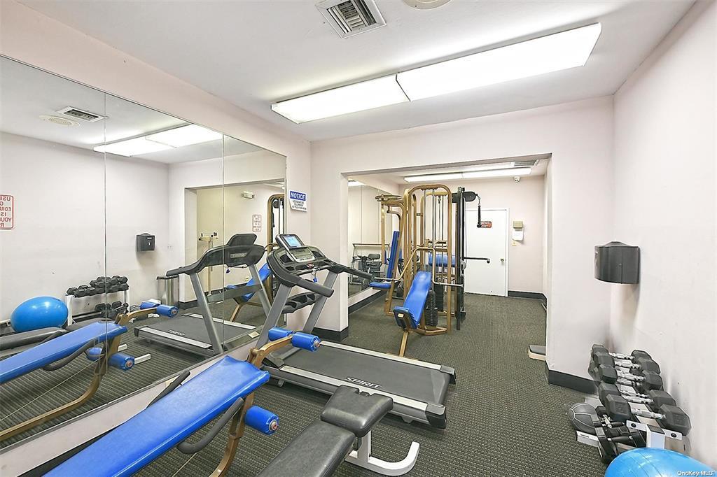 34 Richmond Boulevard #1B, Ronkonkoma, New York image 21