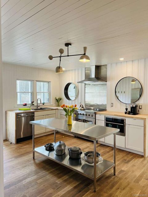 Homes For Sale - 35 Mott Lane<br/> Brookhaven, NY 11719