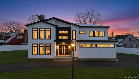 Homes For Sale - 45 Ramble Lane<br/> Levittown, NY 11756