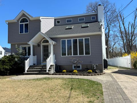 Homes For Sale - 2689 Cedar Court<br/> Oceanside, NY 11572