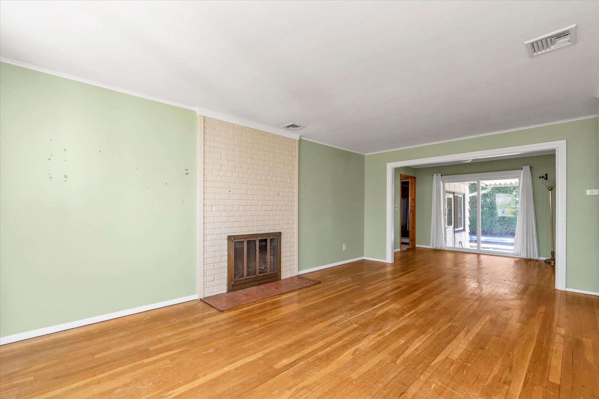 21 Venus Road, Oyster Bay, New York image 3