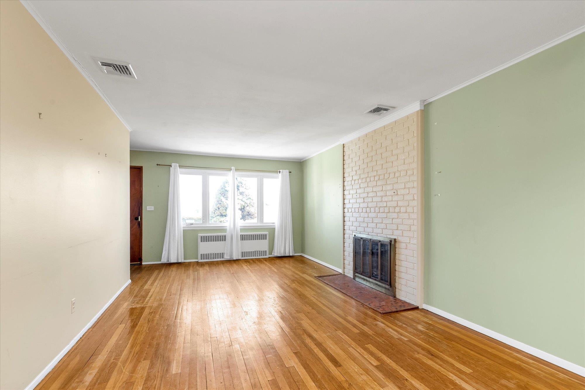 21 Venus Road, Oyster Bay, New York image 2