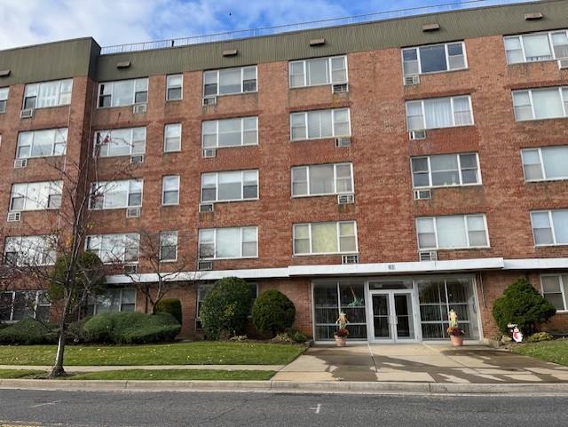 280 Guy Lombardo Avenue #5G, Freeport, New York image 2