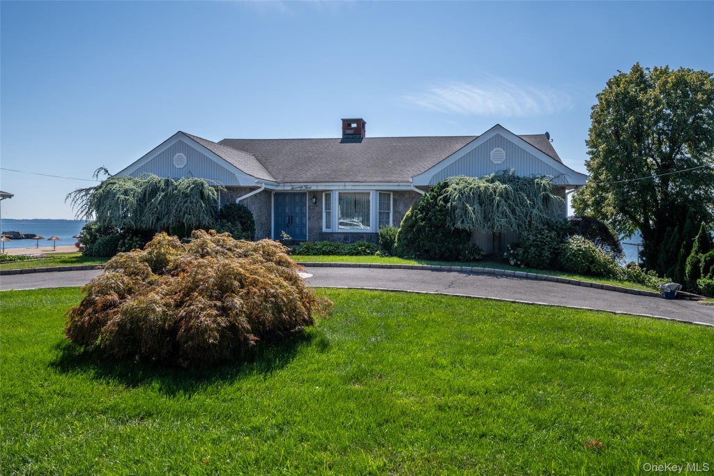 Photo of 73 Kensington Oval, New Rochelle, NY 10805 (MLS # 1048871)