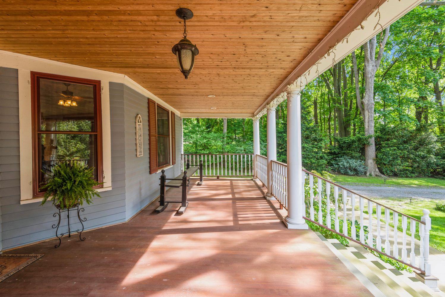 110 Red Spring Lane, Glen Cove, New York image 5