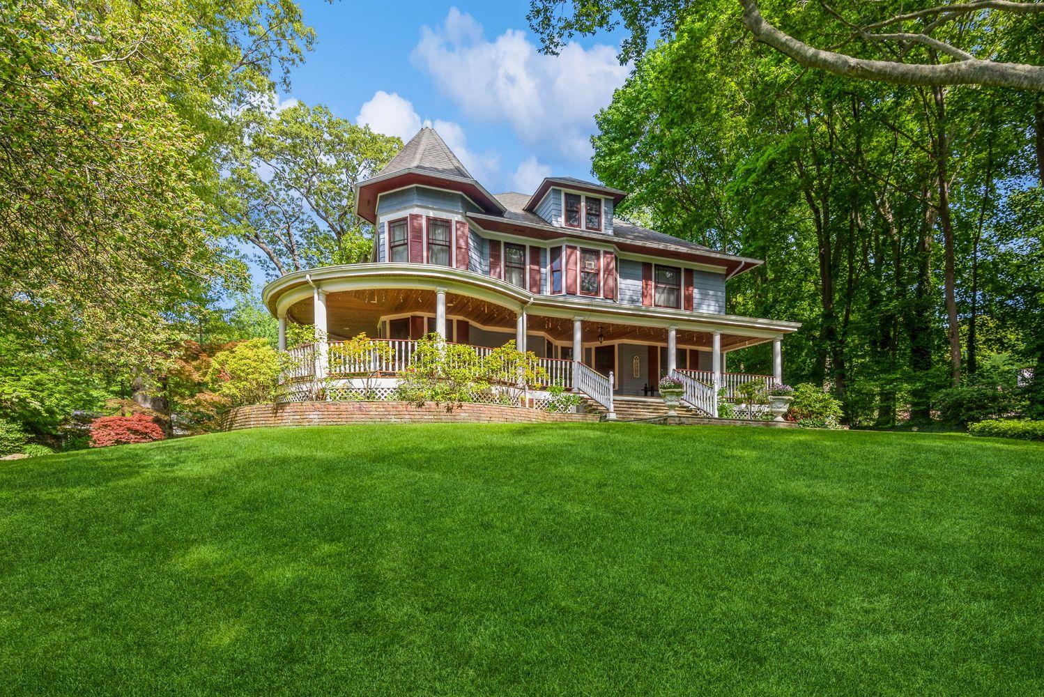110 Red Spring Lane, Glen Cove, New York image 1