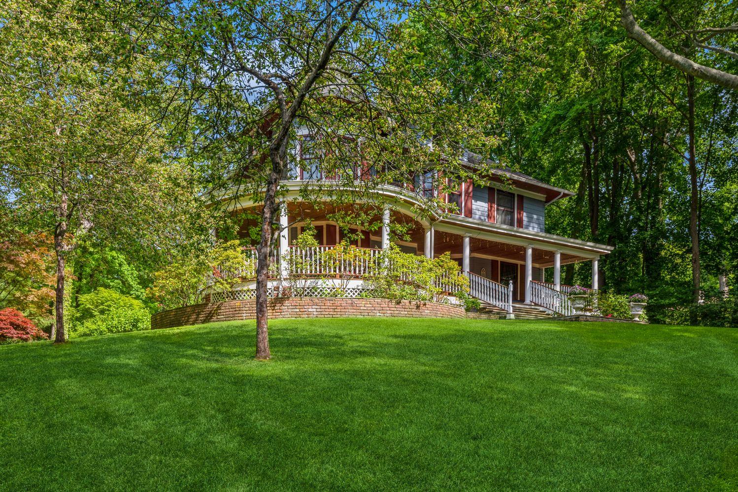 110 Red Spring Lane, Glen Cove, New York image 3
