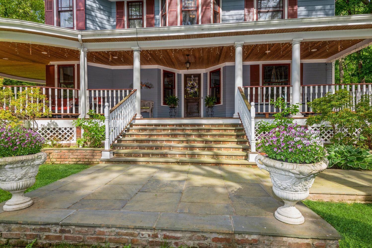 110 Red Spring Lane, Glen Cove, New York image 4