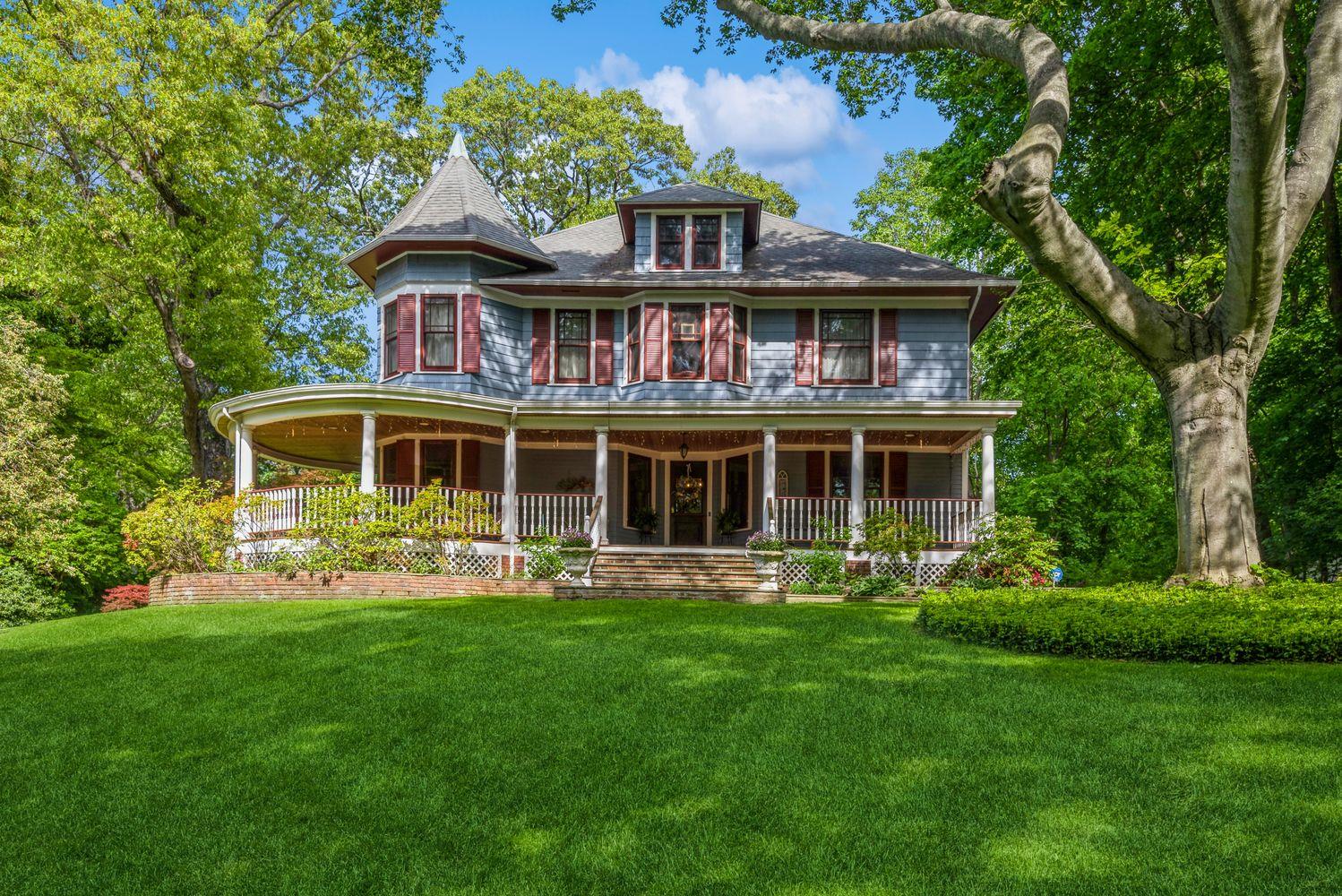 110 Red Spring Lane, Glen Cove, New York image 2
