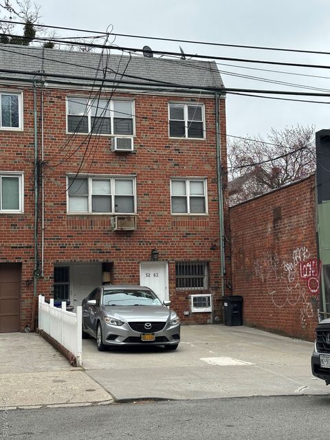 5263 65th Place Maspeth NY 11378