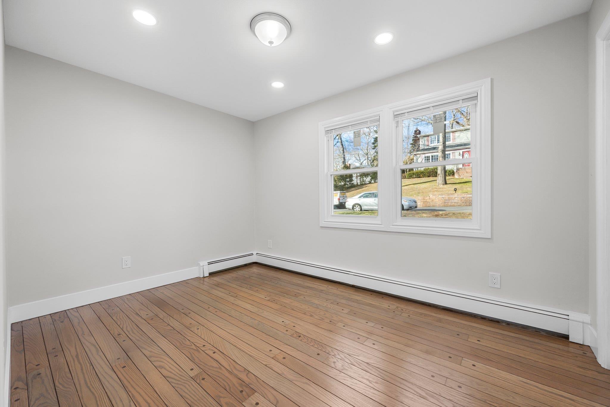 28 Sanford Street, Huntington Station, New York image 4