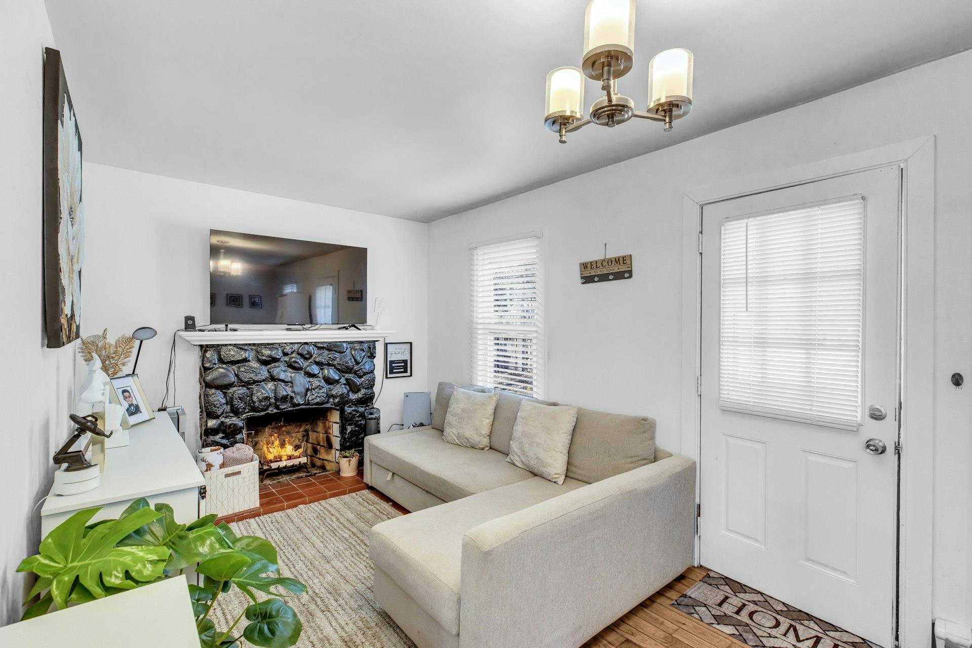 47 King Street, Hampton Bays, New York image 16