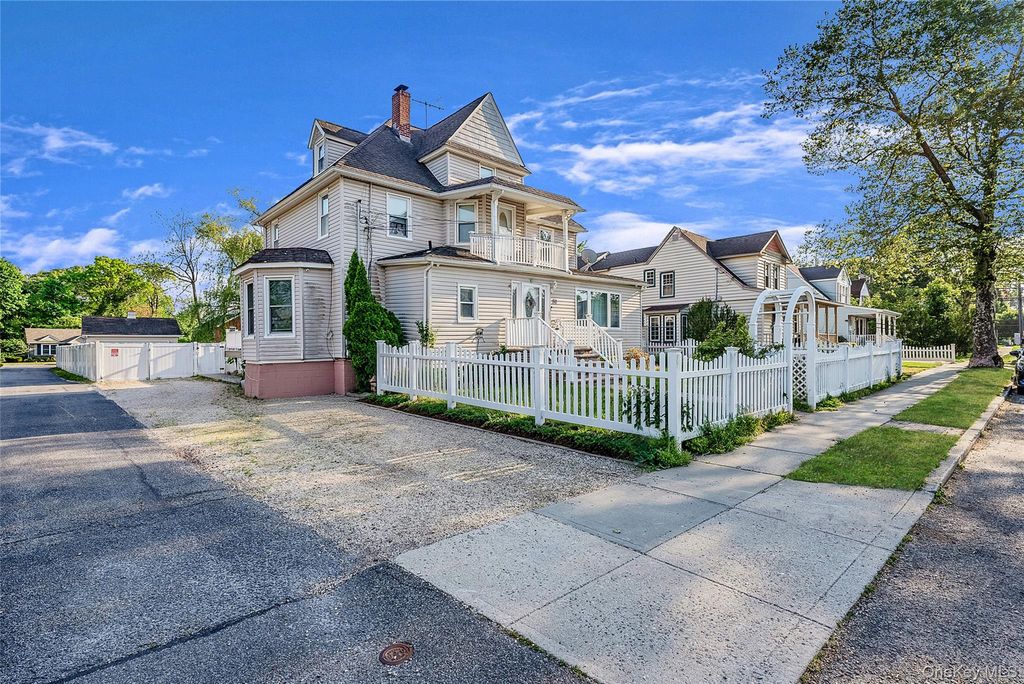 Photo of 80 George Street, Babylon, NY 11702 (MLS # 1004675)