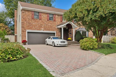 18 Knoll Lane Glen Head NY 11545
