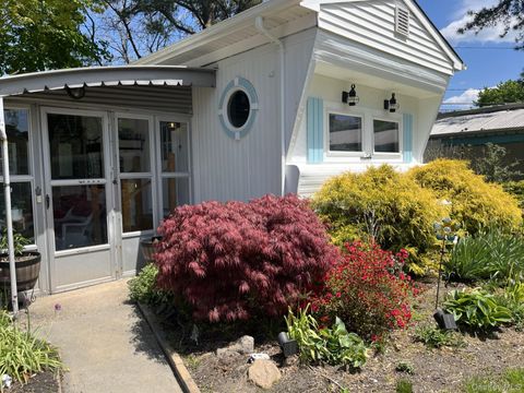 525 Riverleigh Avenue C-8 Riverhead NY 11901