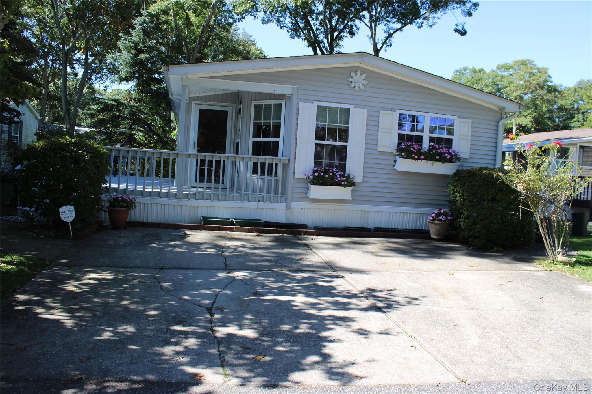 1661 Old Country Road 77