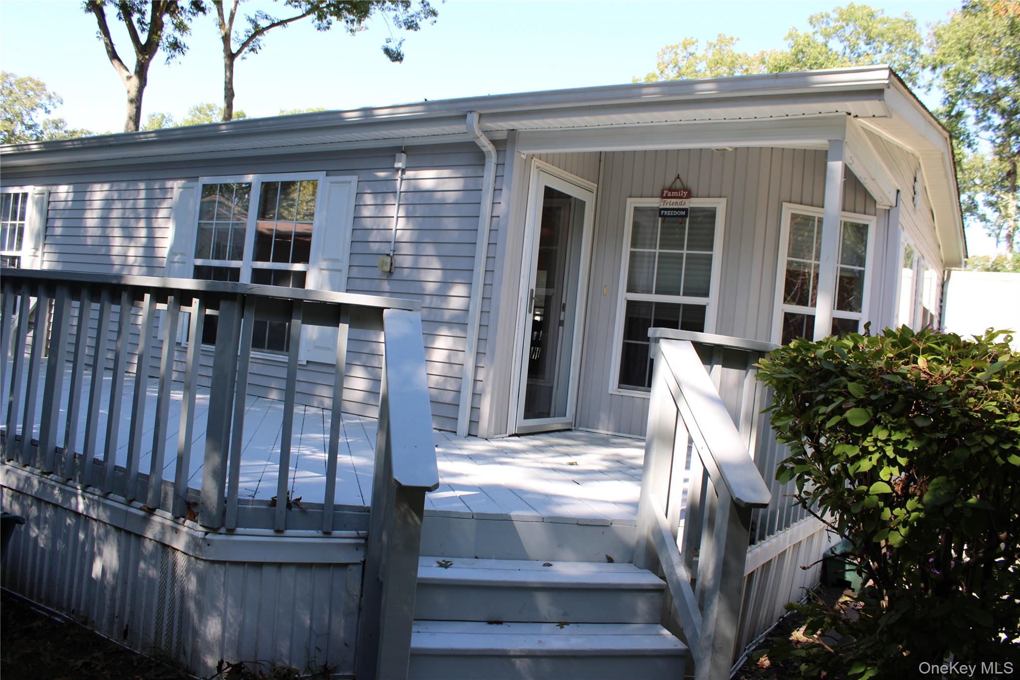 1661 Old Country Road 77