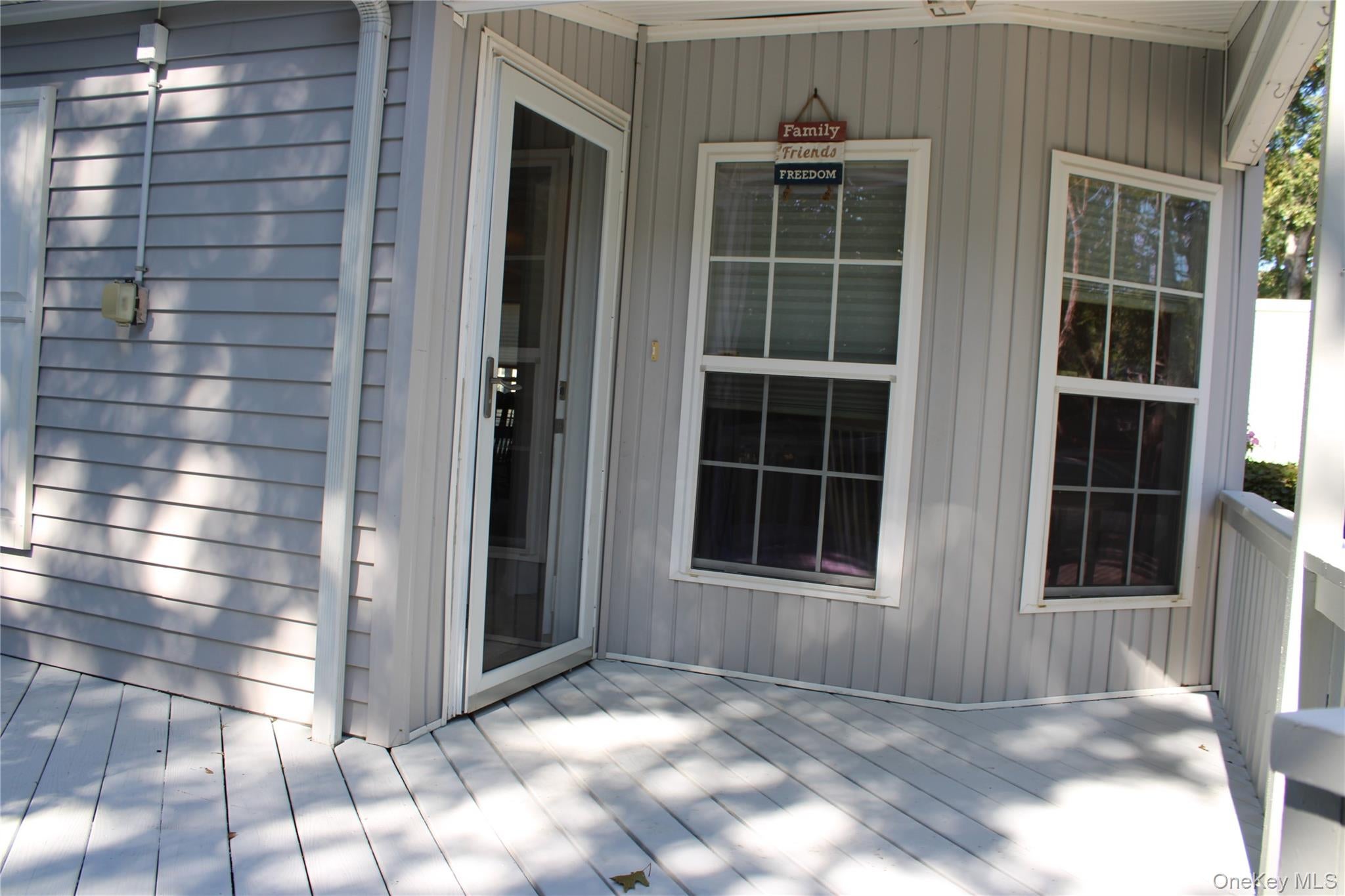 1661 Old Country Road 77