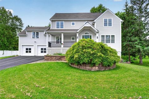 Homes For Sale - 4 Bayberry Lane<br/> Poughkeepsie, NY 12603