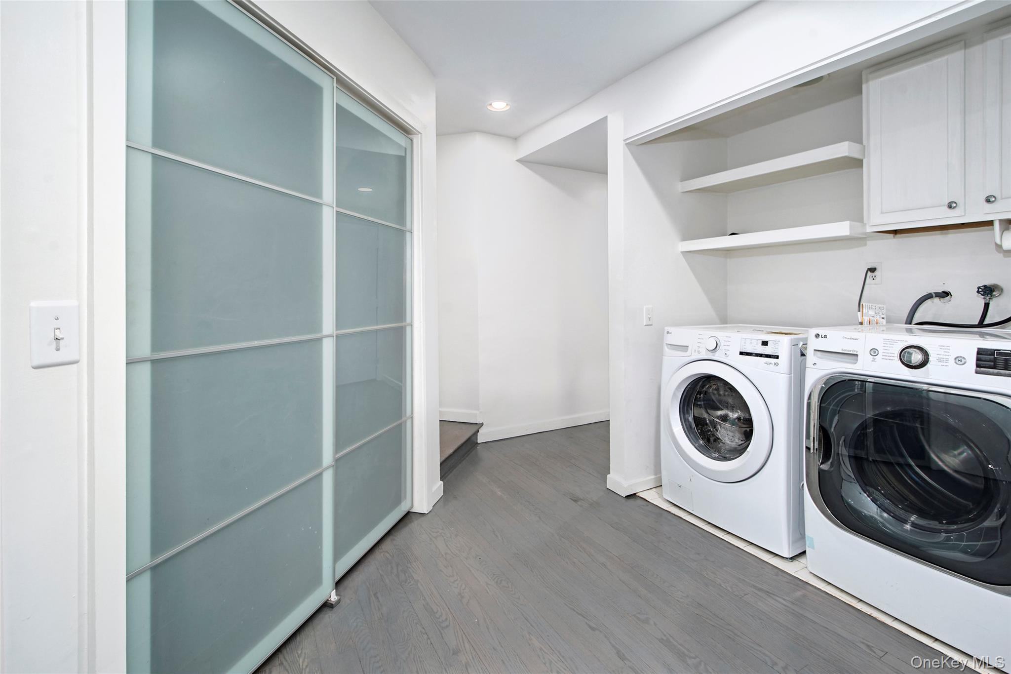 Chappaqua, New York 10514, United States, 5 Bedrooms Bedrooms, ,5 BathroomsBathrooms,Residential,Active,231804