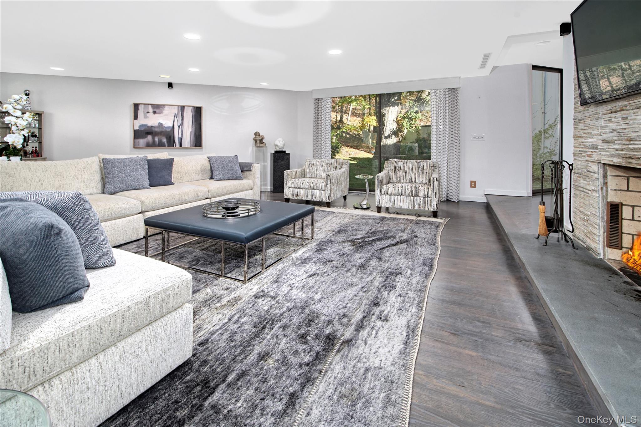 Chappaqua, New York 10514, United States, 5 Bedrooms Bedrooms, ,5 BathroomsBathrooms,Residential,Active,231804