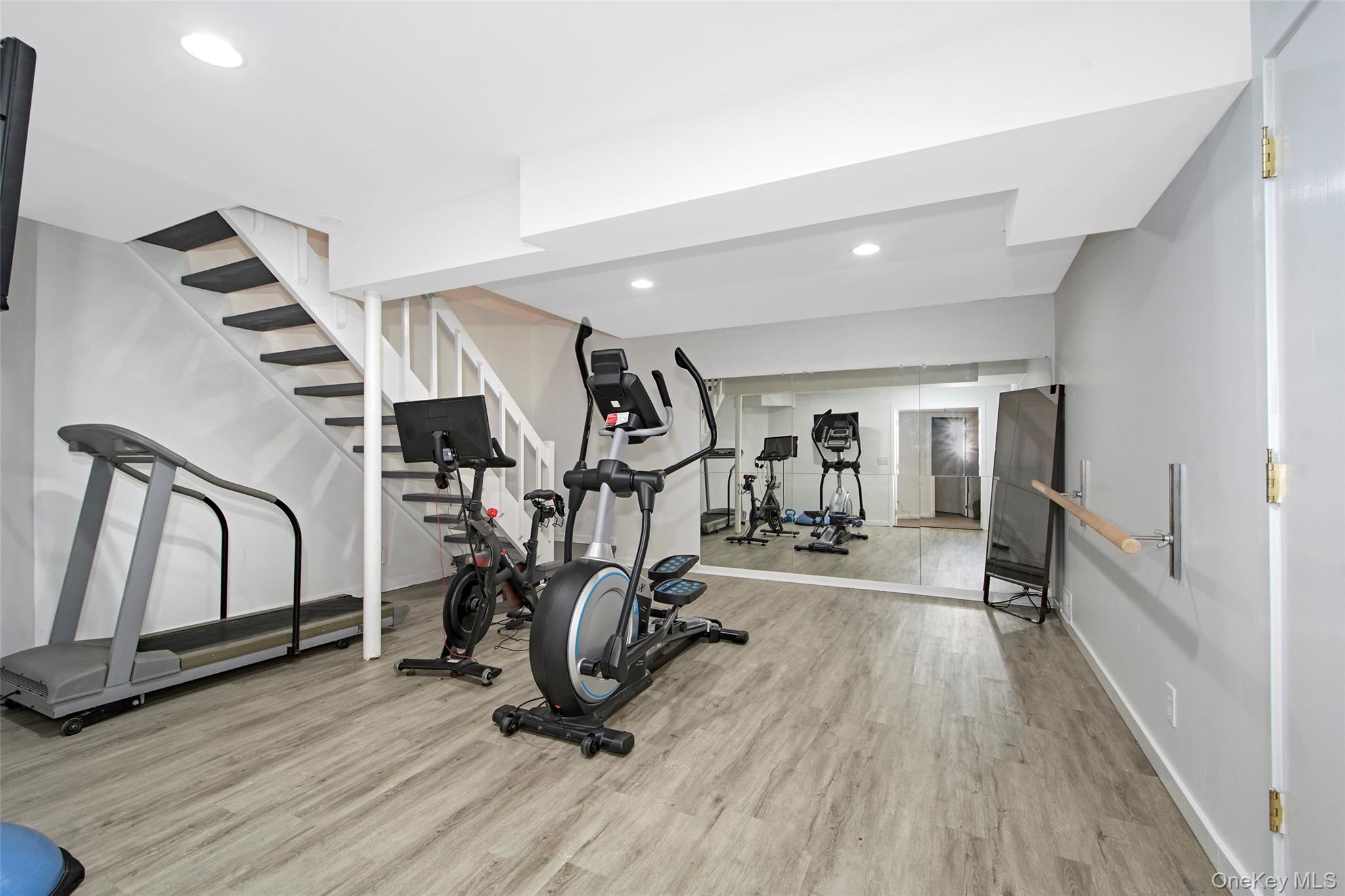 Chappaqua, New York 10514, United States, 5 Bedrooms Bedrooms, ,5 BathroomsBathrooms,Residential,Active,231804