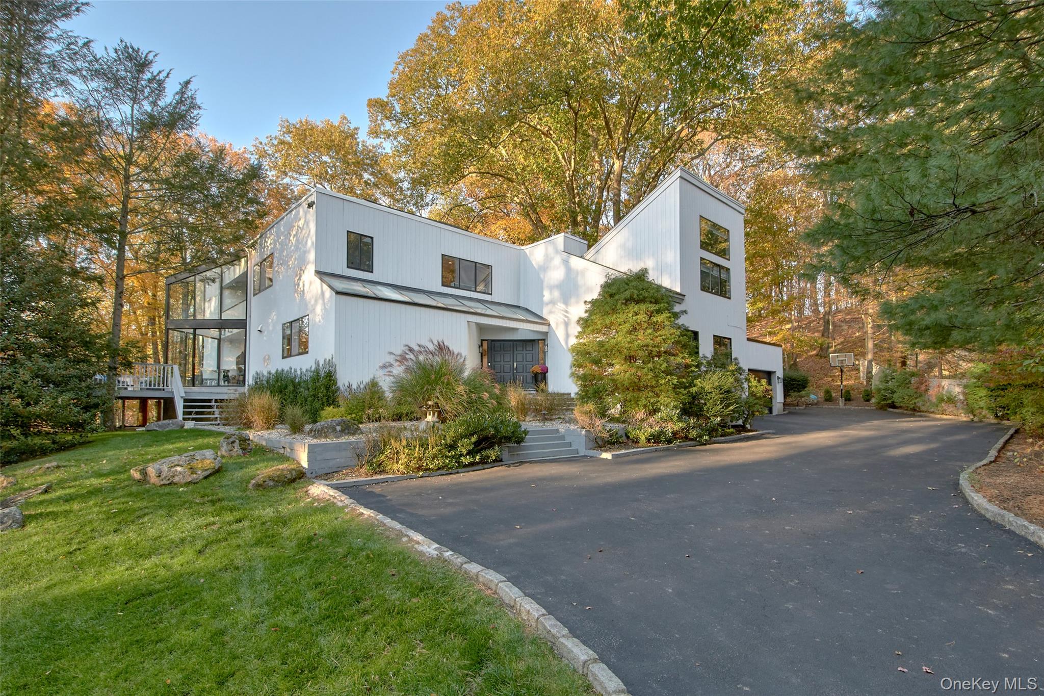 Chappaqua, New York 10514, United States, 5 Bedrooms Bedrooms, ,5 BathroomsBathrooms,Residential,Active,231804