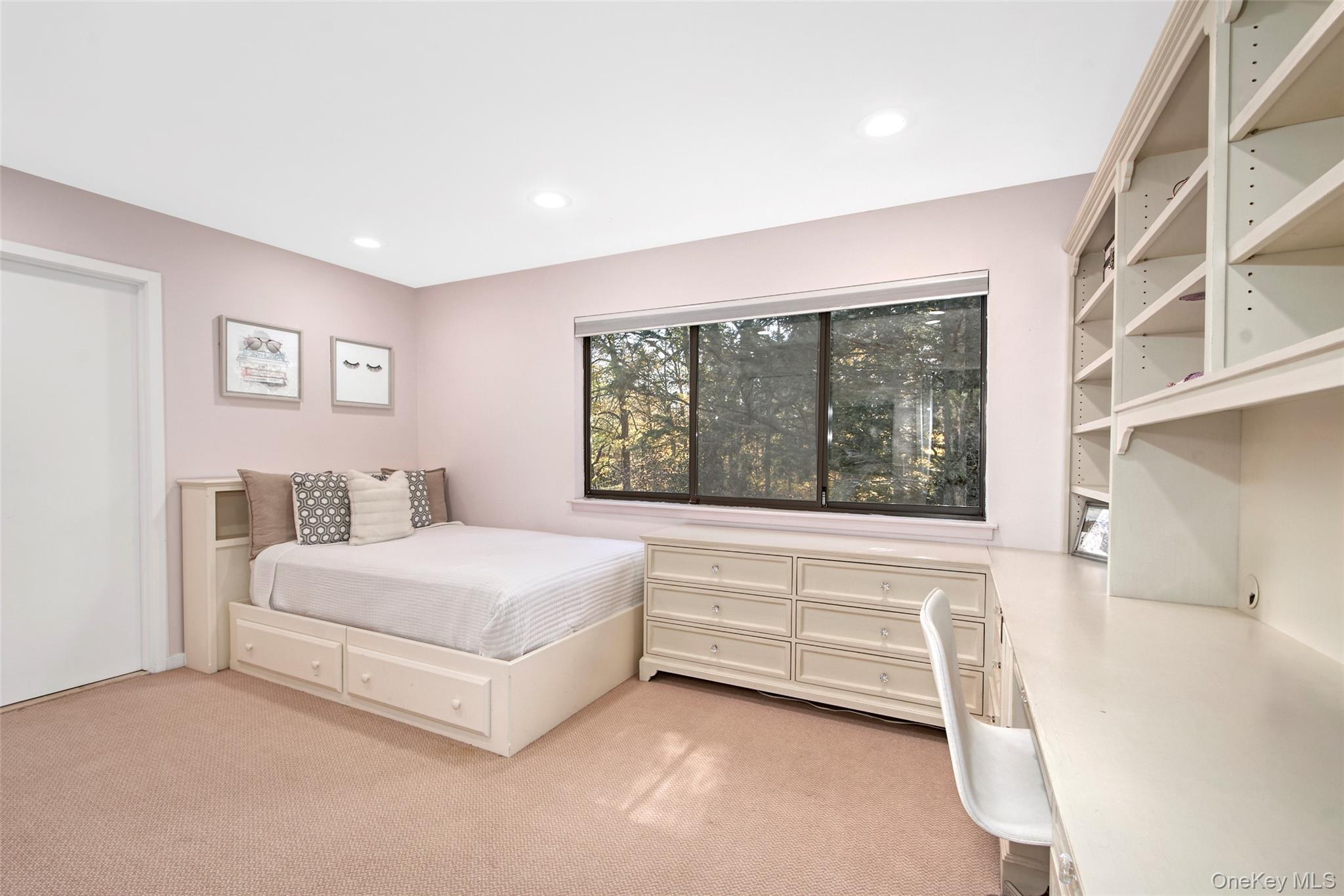 Chappaqua, New York 10514, United States, 5 Bedrooms Bedrooms, ,5 BathroomsBathrooms,Residential,Active,231804