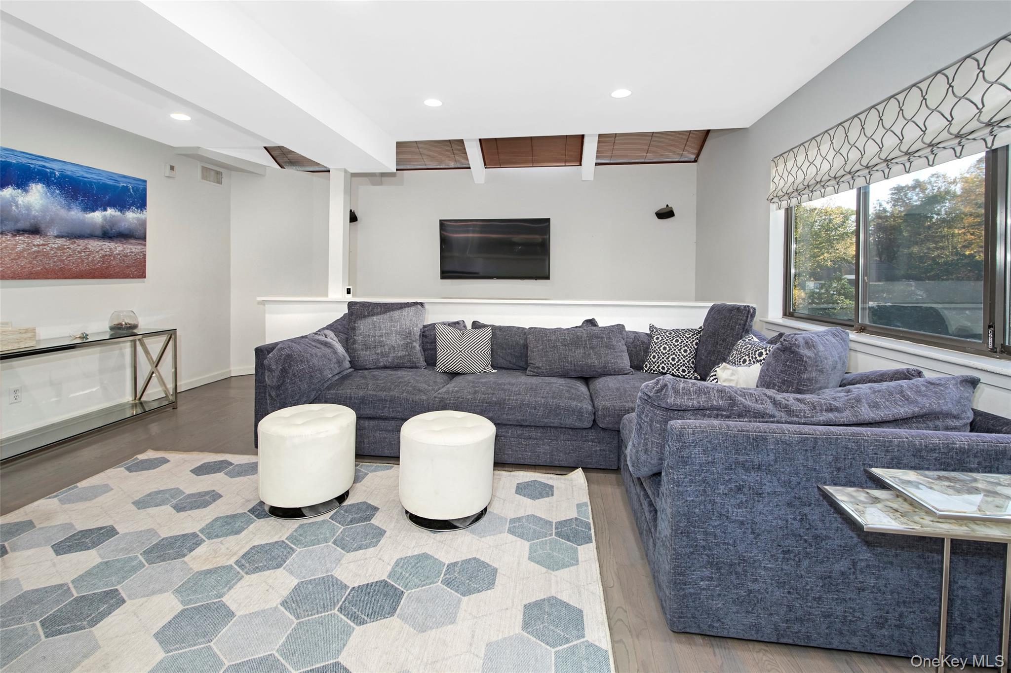 Chappaqua, New York 10514, United States, 5 Bedrooms Bedrooms, ,5 BathroomsBathrooms,Residential,Active,231804