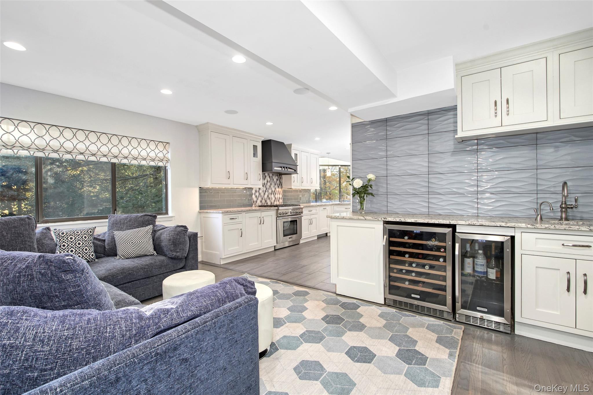 Chappaqua, New York 10514, United States, 5 Bedrooms Bedrooms, ,5 BathroomsBathrooms,Residential,Active,231804