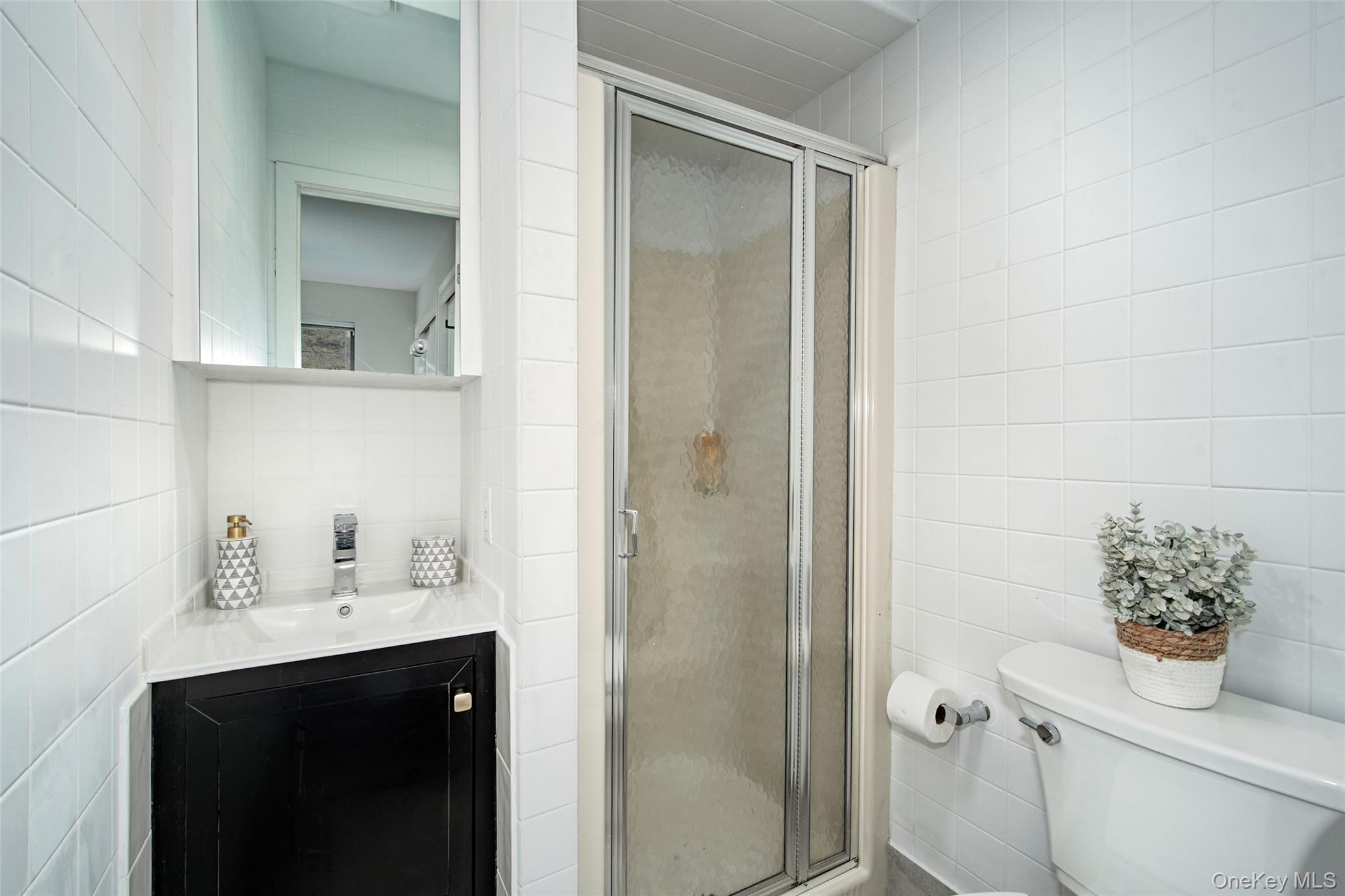 Chappaqua, New York 10514, United States, 5 Bedrooms Bedrooms, ,5 BathroomsBathrooms,Residential,Active,231804