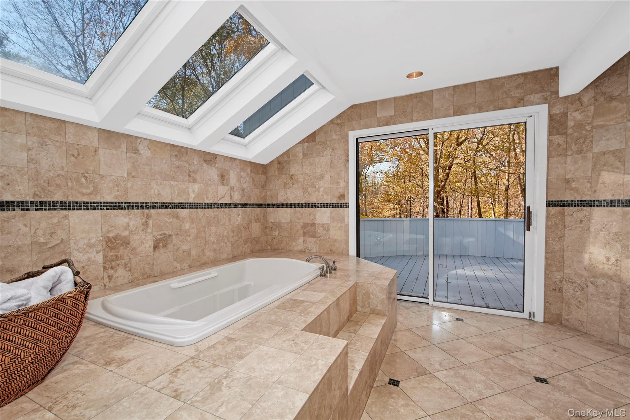 Chappaqua, New York 10514, United States, 5 Bedrooms Bedrooms, ,5 BathroomsBathrooms,Residential,Active,231804