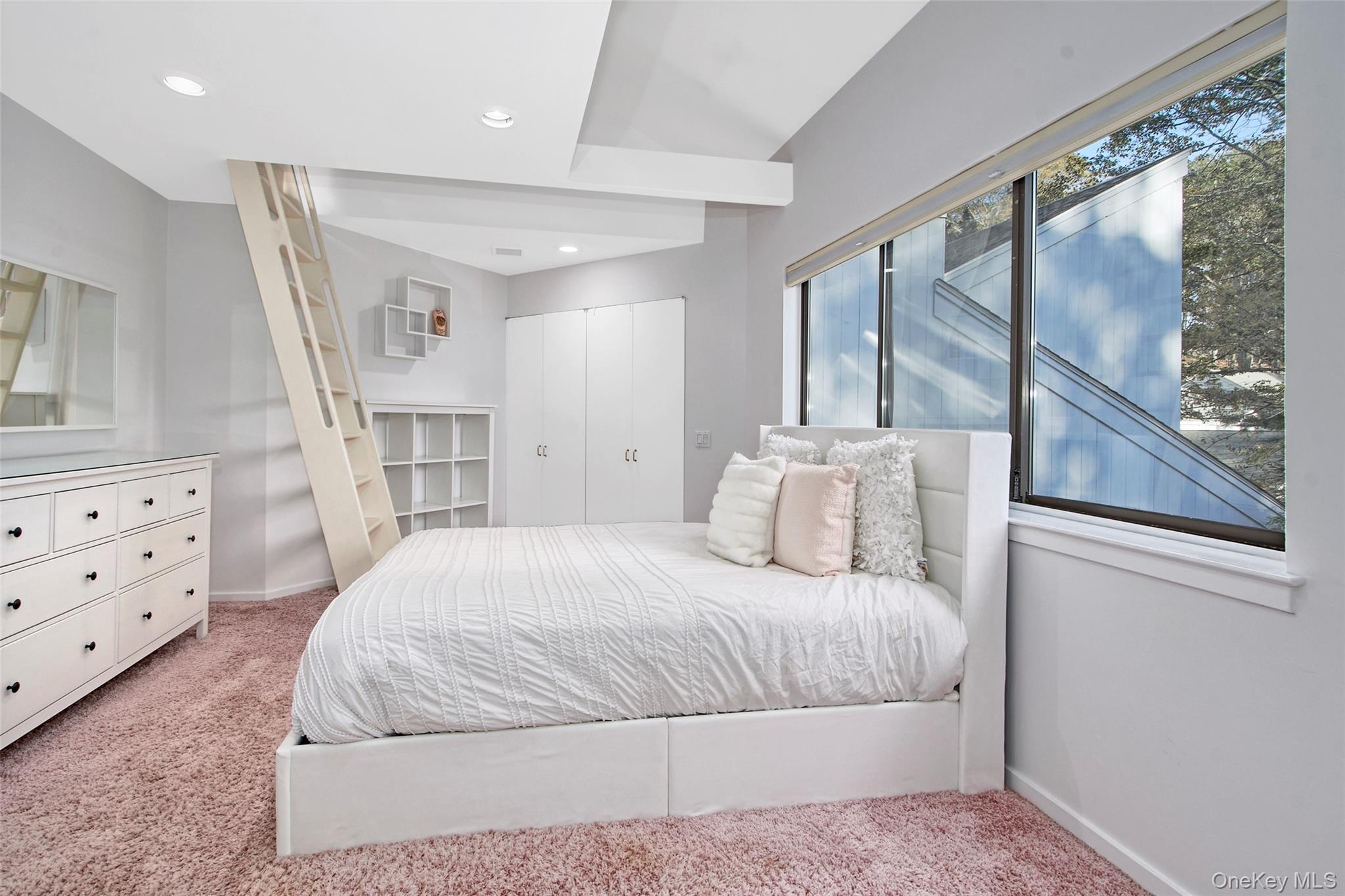 Chappaqua, New York 10514, United States, 5 Bedrooms Bedrooms, ,5 BathroomsBathrooms,Residential,Active,231804