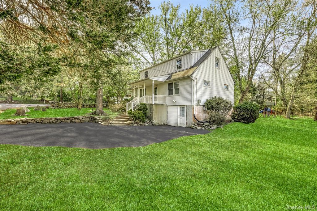 Photo of 1 Hillside Avenue, Monsey, NY 10952 (MLS # 991827)