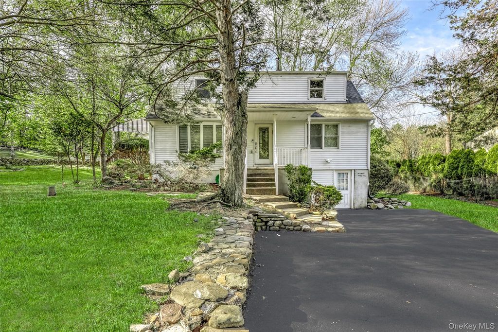 Photo of 1 Hillside Avenue, Monsey, NY 10952 (MLS # 991827)