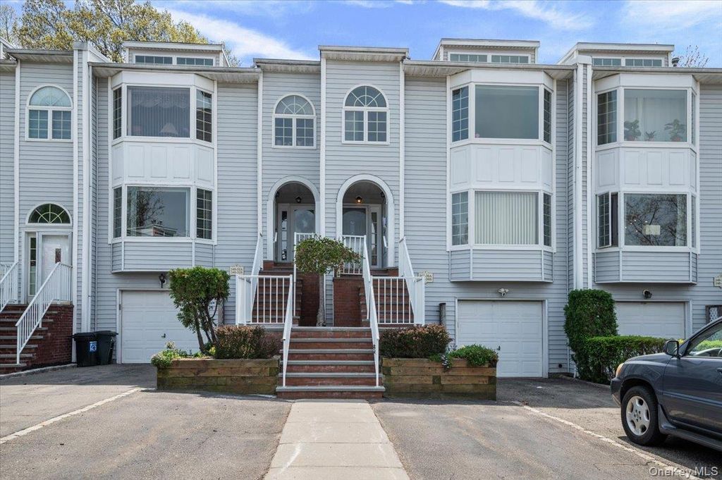 Photo of 240-30B Oak Park Drive #31B, Douglaston, NY 11362 (MLS # 988212)