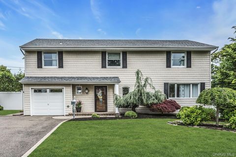 Homes For Sale - 95 Rumford Road<br/> Kings Park, NY 11754