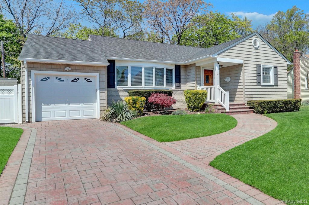 Photo of 6 Sheep Pasture Lane, Massapequa, NY 11758 (MLS # 990742)