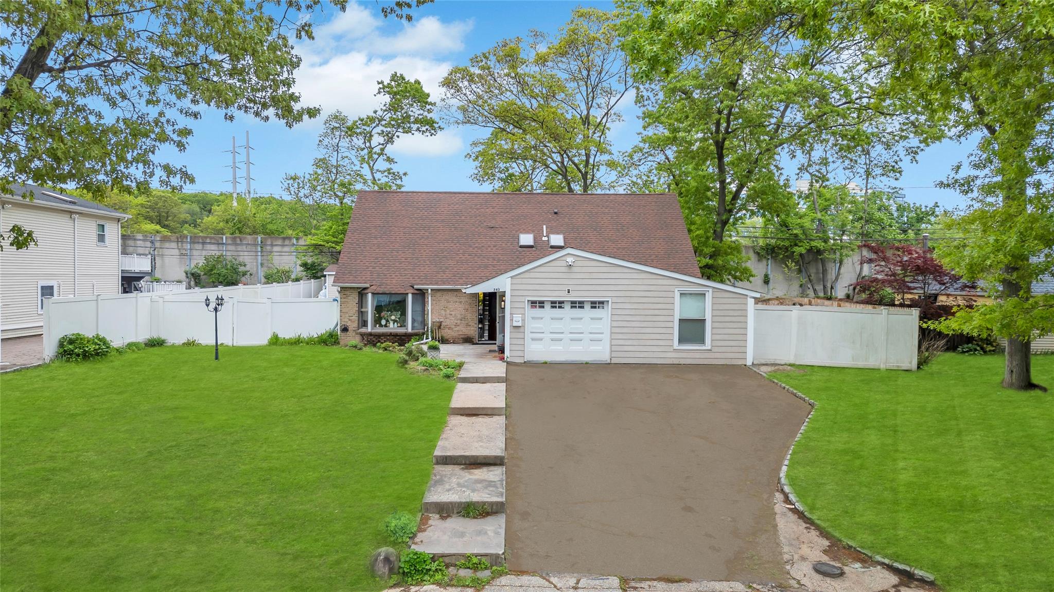 243 Sunflower Lane, Islandia, New York image 3