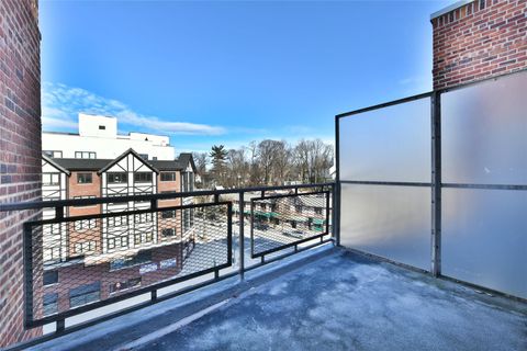 241-20 Northern Boulevard 6E Douglaston NY 11362