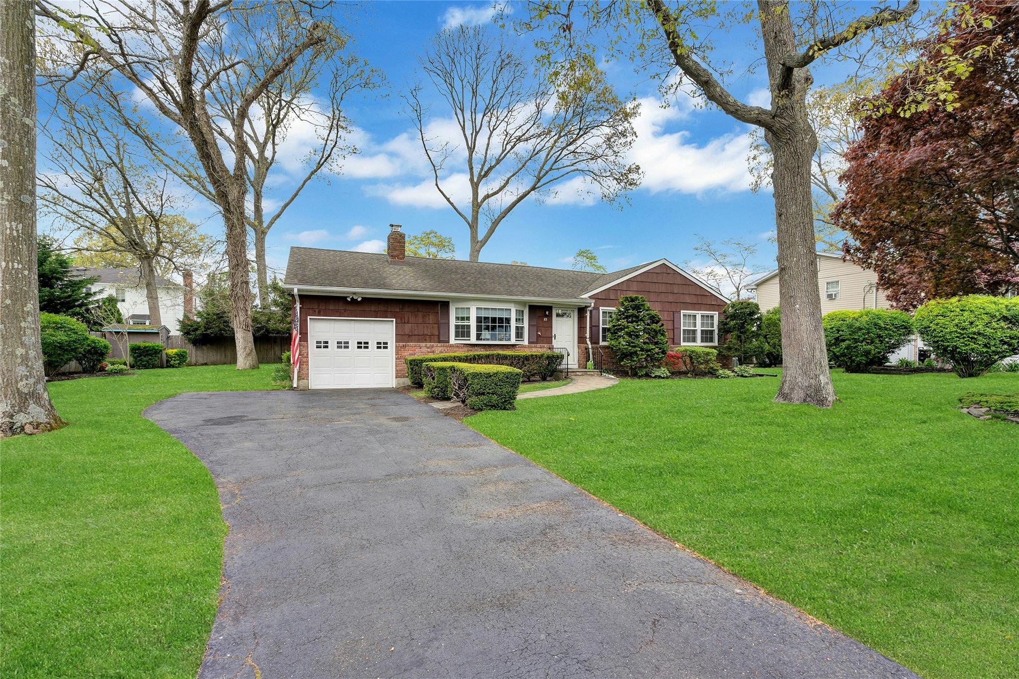 82 Lillian Road, Nesconset, New York image 3