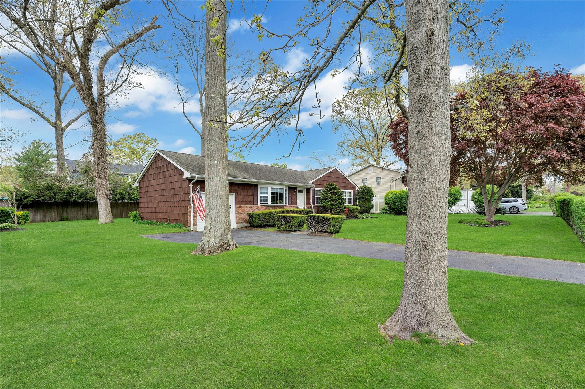 82 Lillian Road, Nesconset, New York image 2