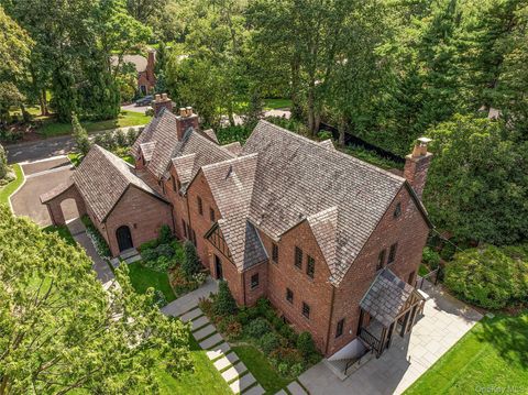 38 Country Club Drive Port Washington NY 11050