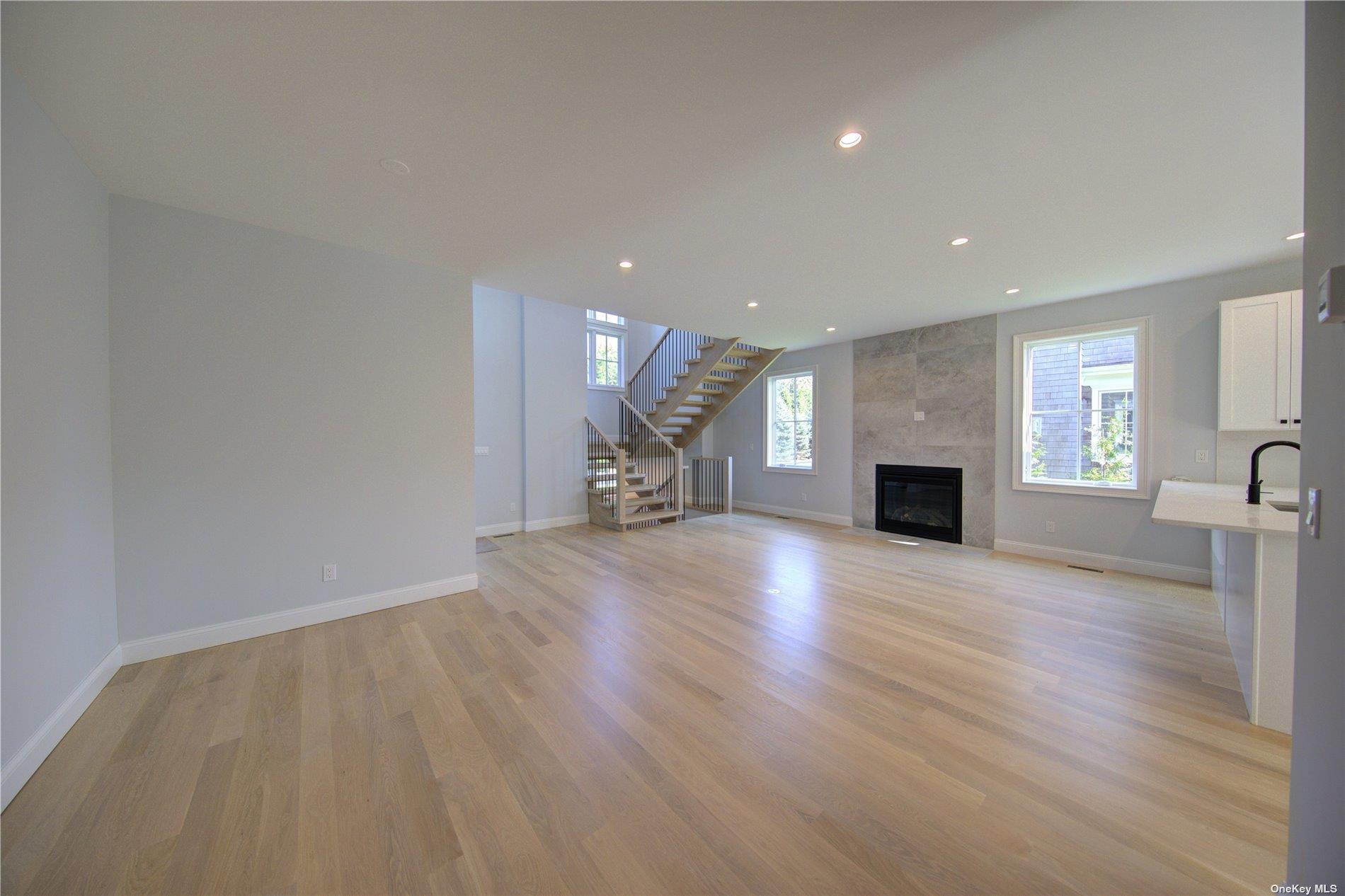 6 Crystal Mews Lane
